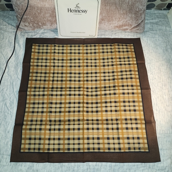Hennessy COGNAC original Handkerchief 3pcs colors Wine,Beige,Brown Brandnew - Picture 7 of 9